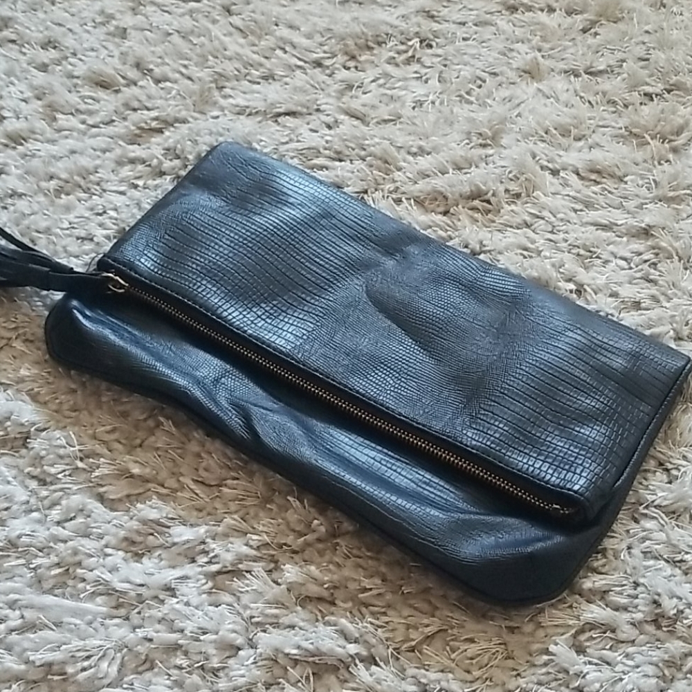 R + J Black Clutch
